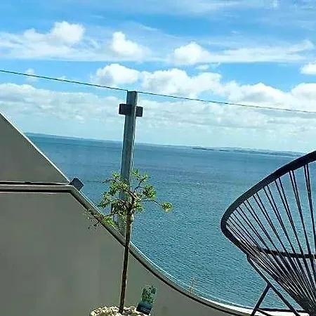 Unique Ocean View ホテル 3*